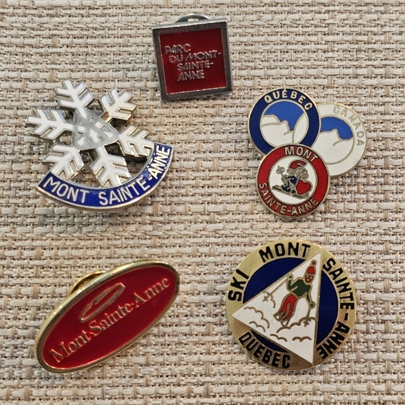 Vintage '80s/90s Mont Sainte-Anne Quebec Canada ski pins - set of 5 - Picture 1 of 6